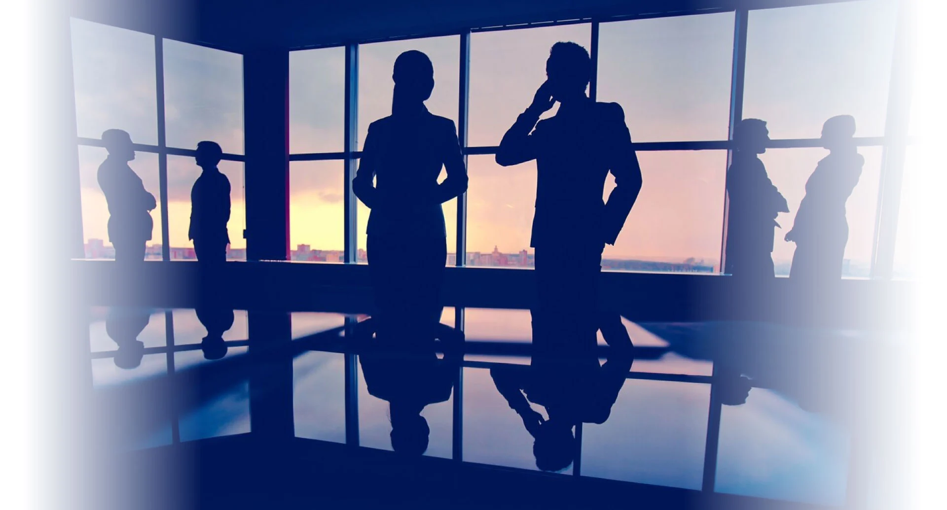 Imagen de siluetas de personas en referencia a la evaluación de riesgos de la prueba Factor Oscuro de Psigma Corp