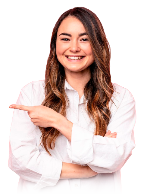 Mujer sonriente señalando hacia la izquierda, representando orientación profesional con Pruebas psicotécnicas de Psigma Corp